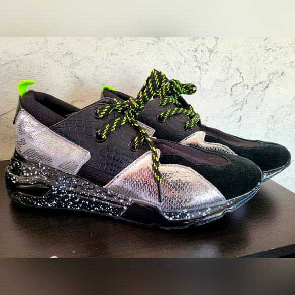 NWOT Steve Madden Ridge Sneakers - Picture 1 of 6
